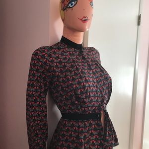 I am selling this cute blouse.